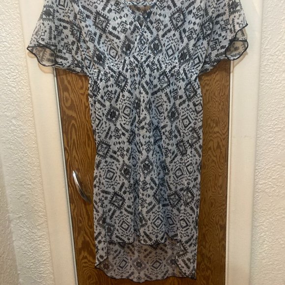 Beach cover up - Picture 4 of 9